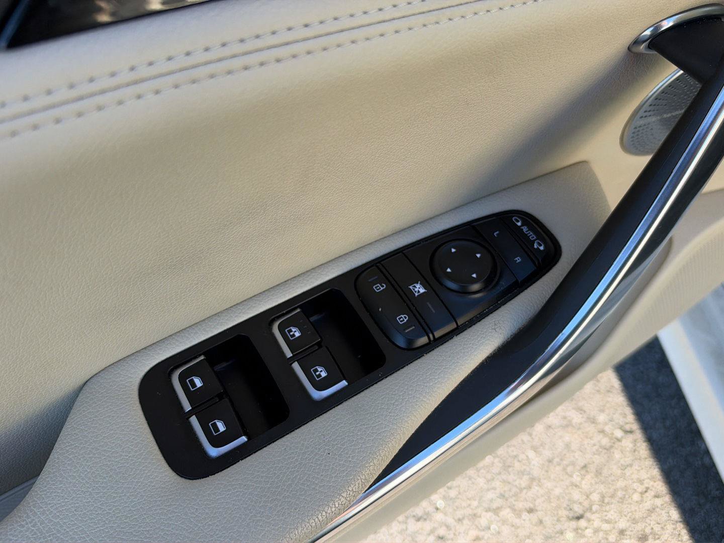 Used 2023 Kia Stinger GT-Line w/ Sun & Sound Package RWD image 12