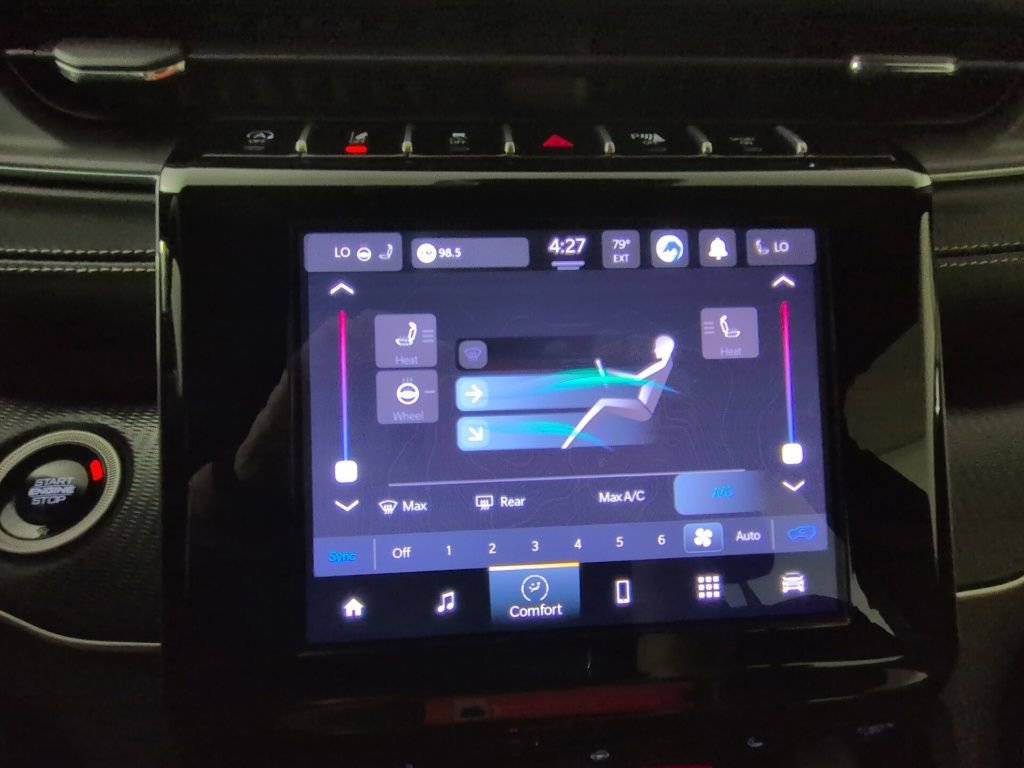 Certified 2025 Jeep Grand Cherokee Altitude AWD/4WD image 17