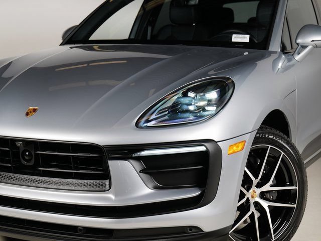 Certified 2026 Porsche Macan AWD/4WD image 31