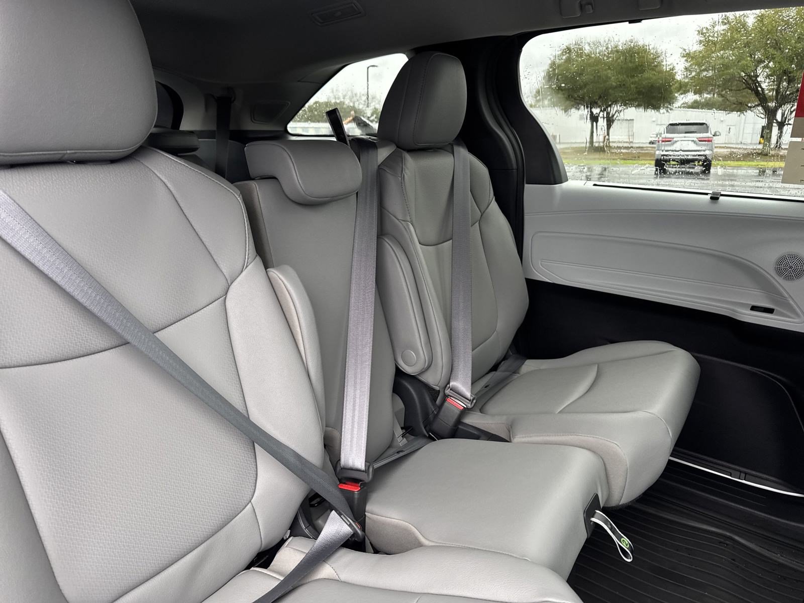 New 2025 Toyota Sienna XLE w/ XLE Plus Package FWD image 31