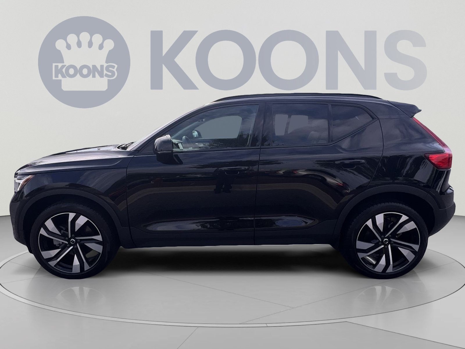 Used 2023 Volvo XC40 B5 Plus w/ Protection Package Premier AWD/4WD image 2