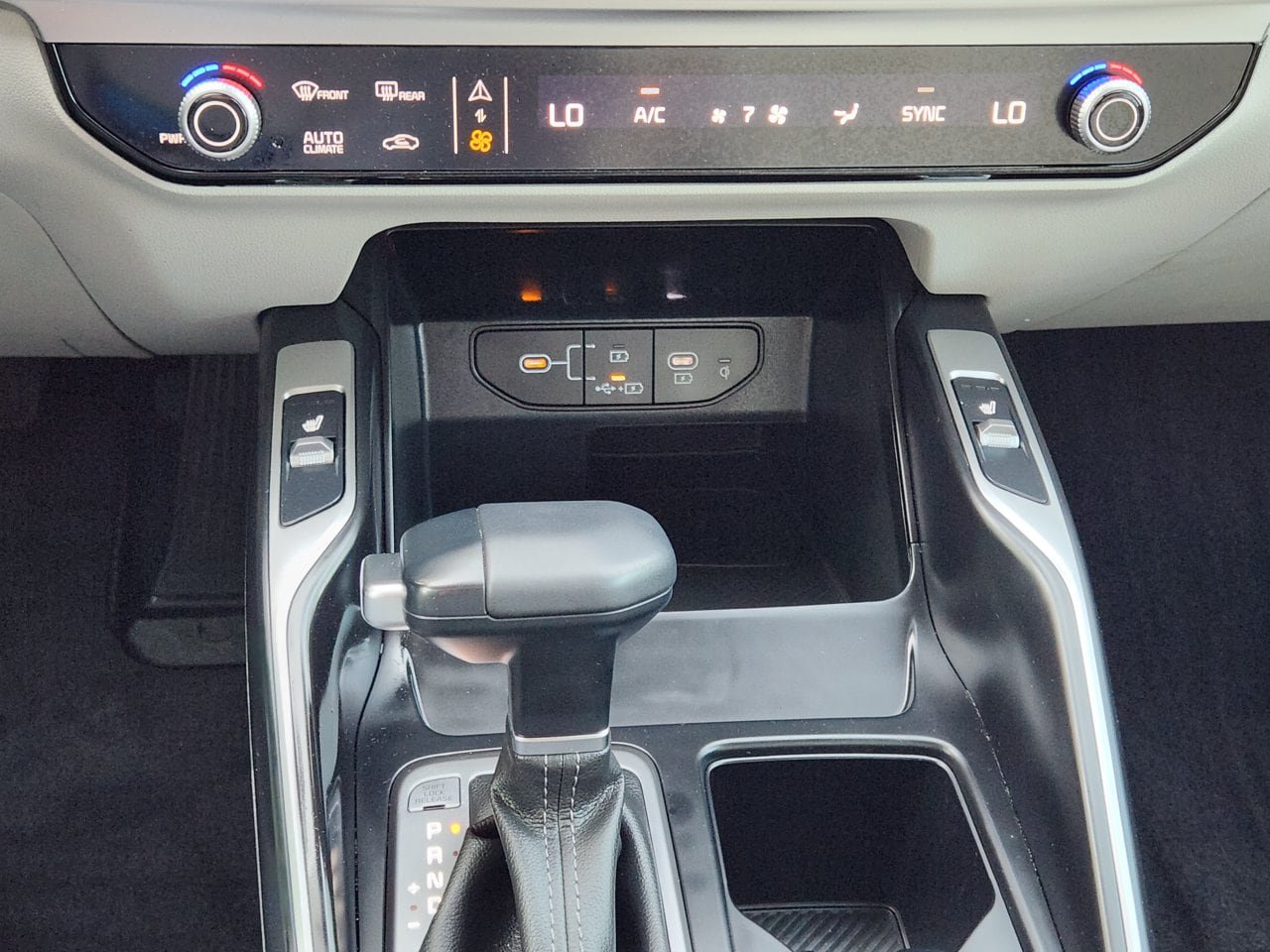 Used 2025 Kia Sorento S FWD image 18