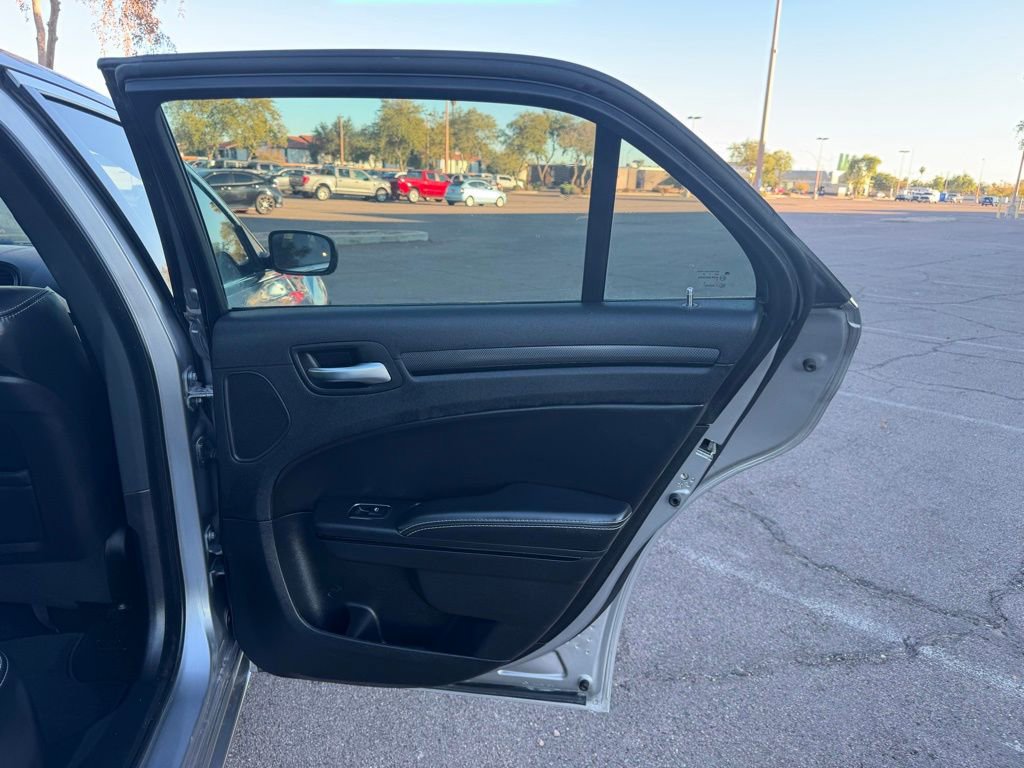 Used 2014 Chrysler 300 S w/ Luxury Group image 17
