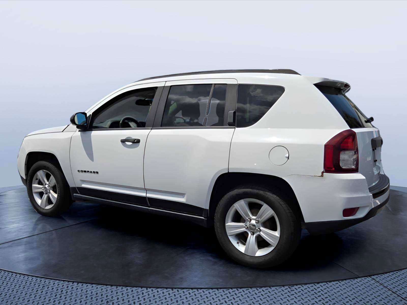 Used 2015 Jeep Compass Sport FWD image 4