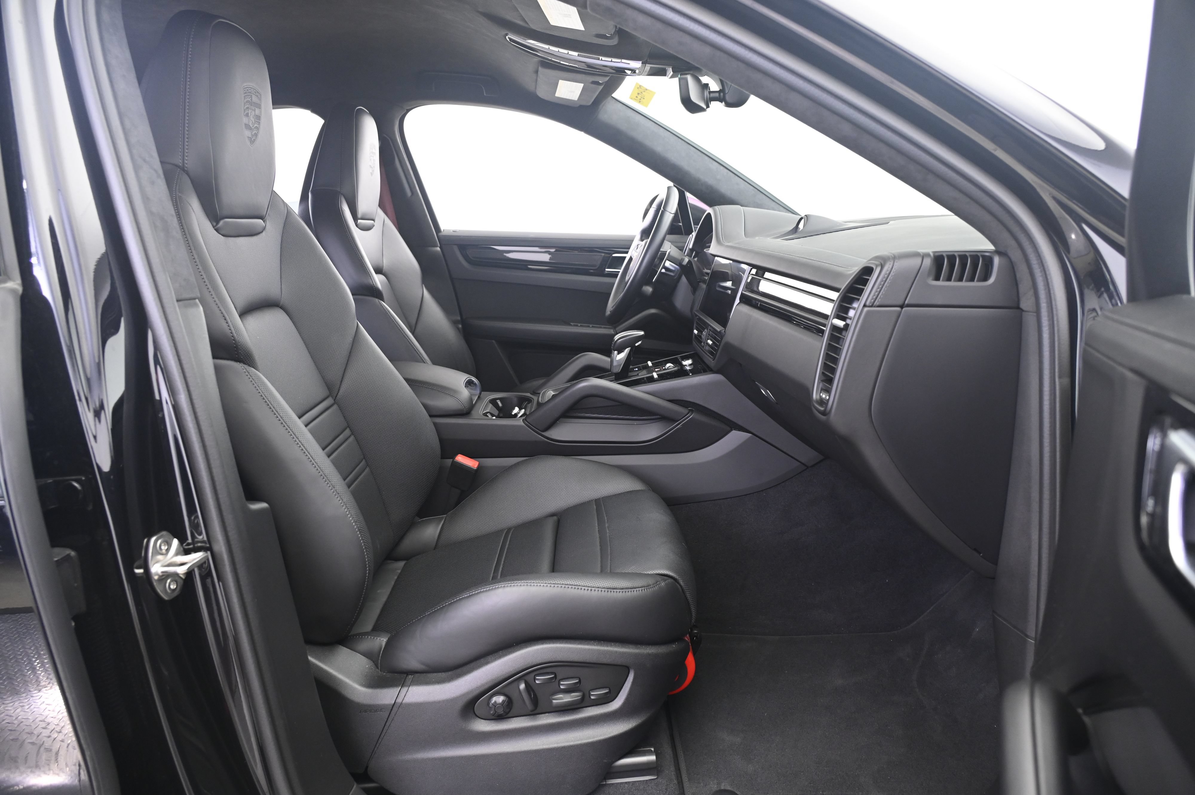 Certified 2022 Porsche Cayenne Turbo GT AWD/4WD image 23