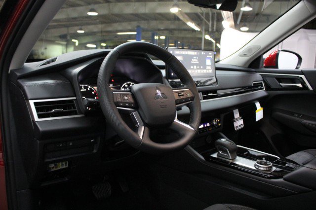 New 2026 Mitsubishi Outlander SE image 5