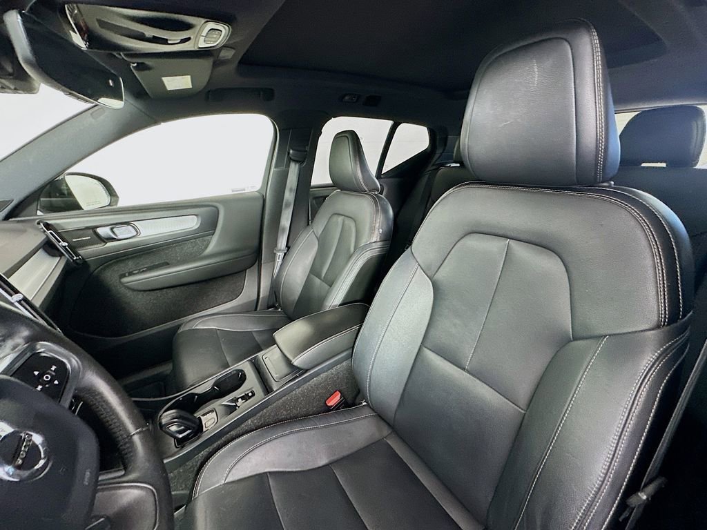 Used 2019 Volvo XC40 T5 Momentum image 22
