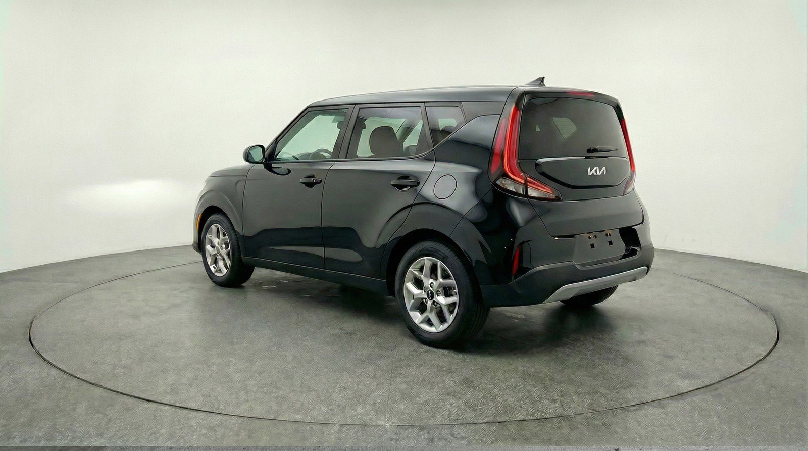 Used 2025 Kia Soul LX w/ LX Technology Package FWD image 6