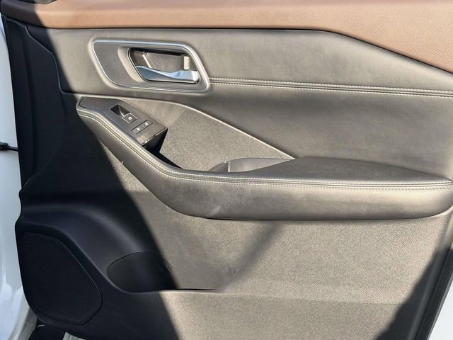 Used 2023 Nissan Rogue Platinum w/ Platinum Premium Package image 8