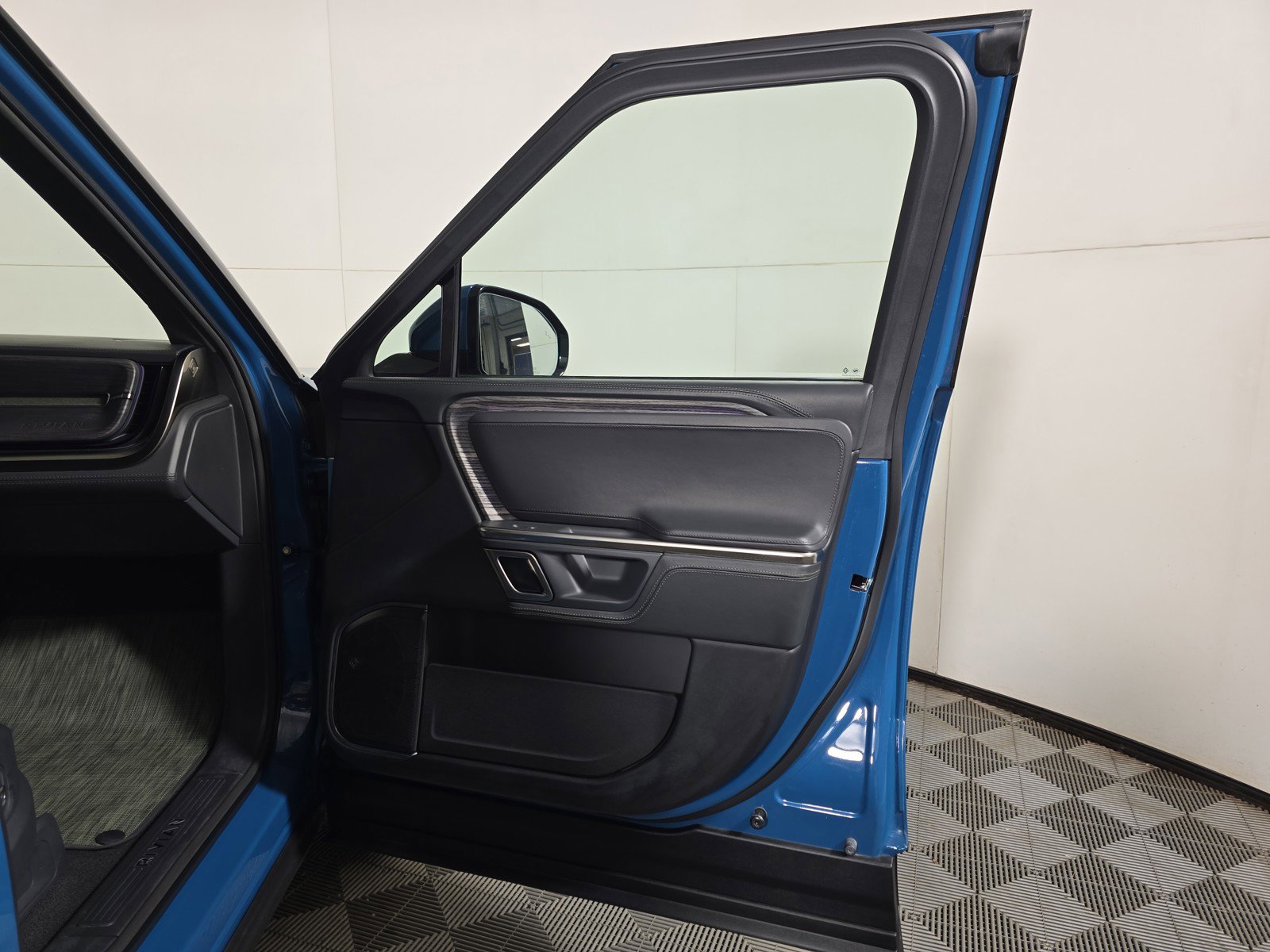 Used 2023 Rivian R1T Adventure image 18