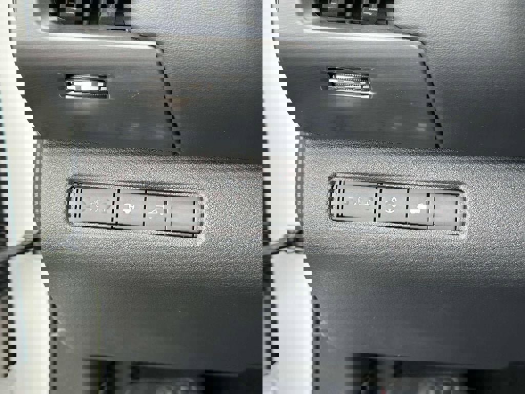 Certified 2024 Nissan Pathfinder SL w/ Lighting Package (N92) image 21