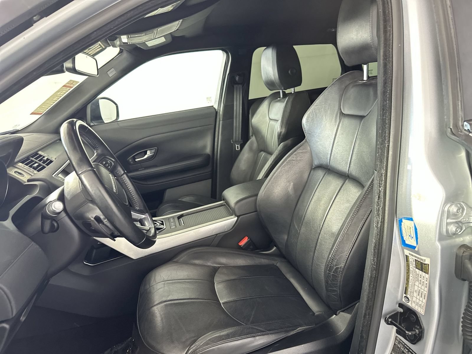 Used 2017 Land Rover Range Rover Evoque SE AWD/4WD image 11