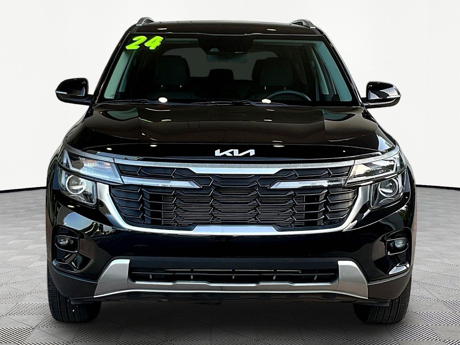 Used 2024 Kia Seltos EX AWD/4WD image 2
