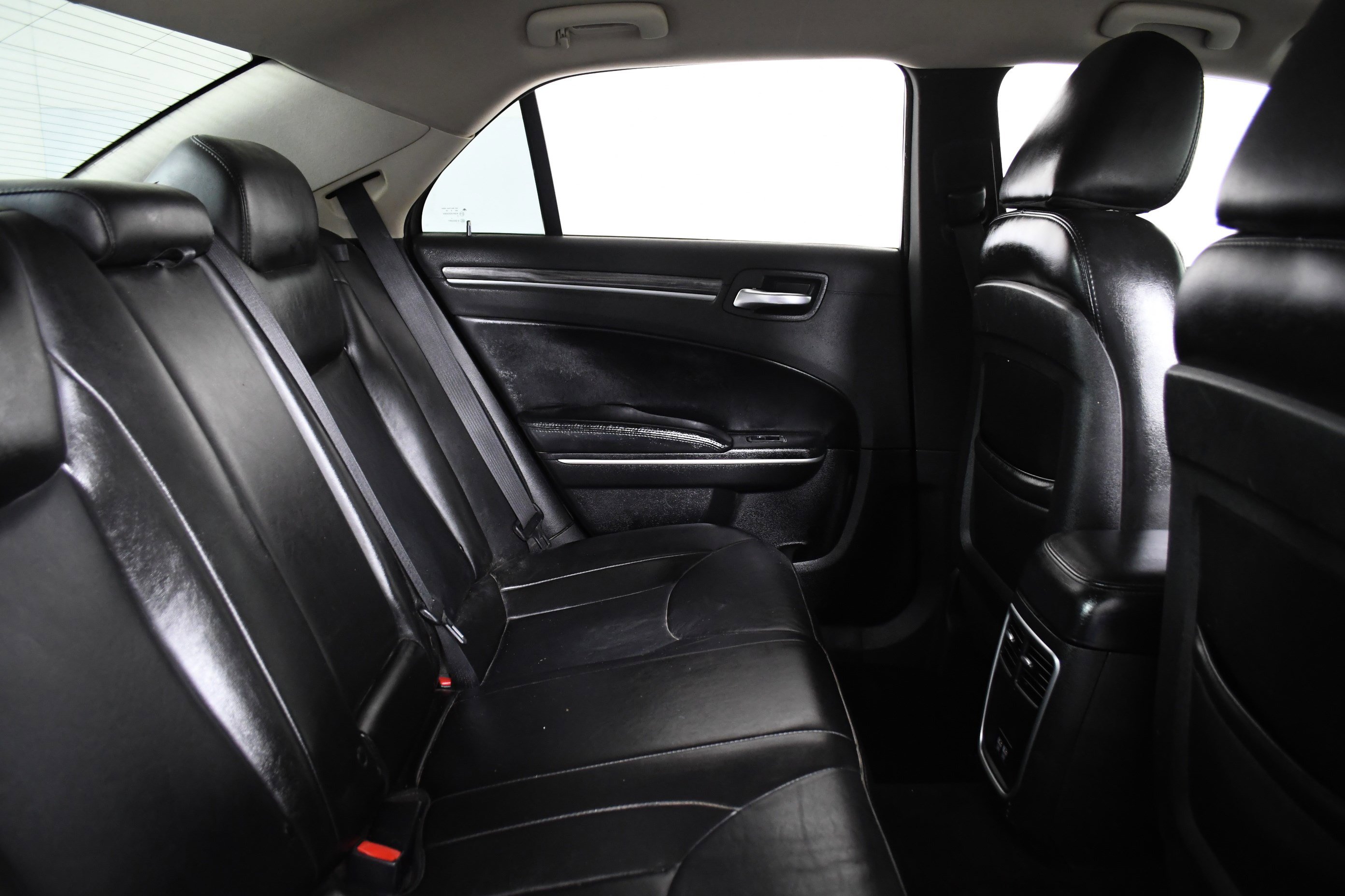 Used 2019 Chrysler 300 Touring L w/ Quick Order Package 22F image 25