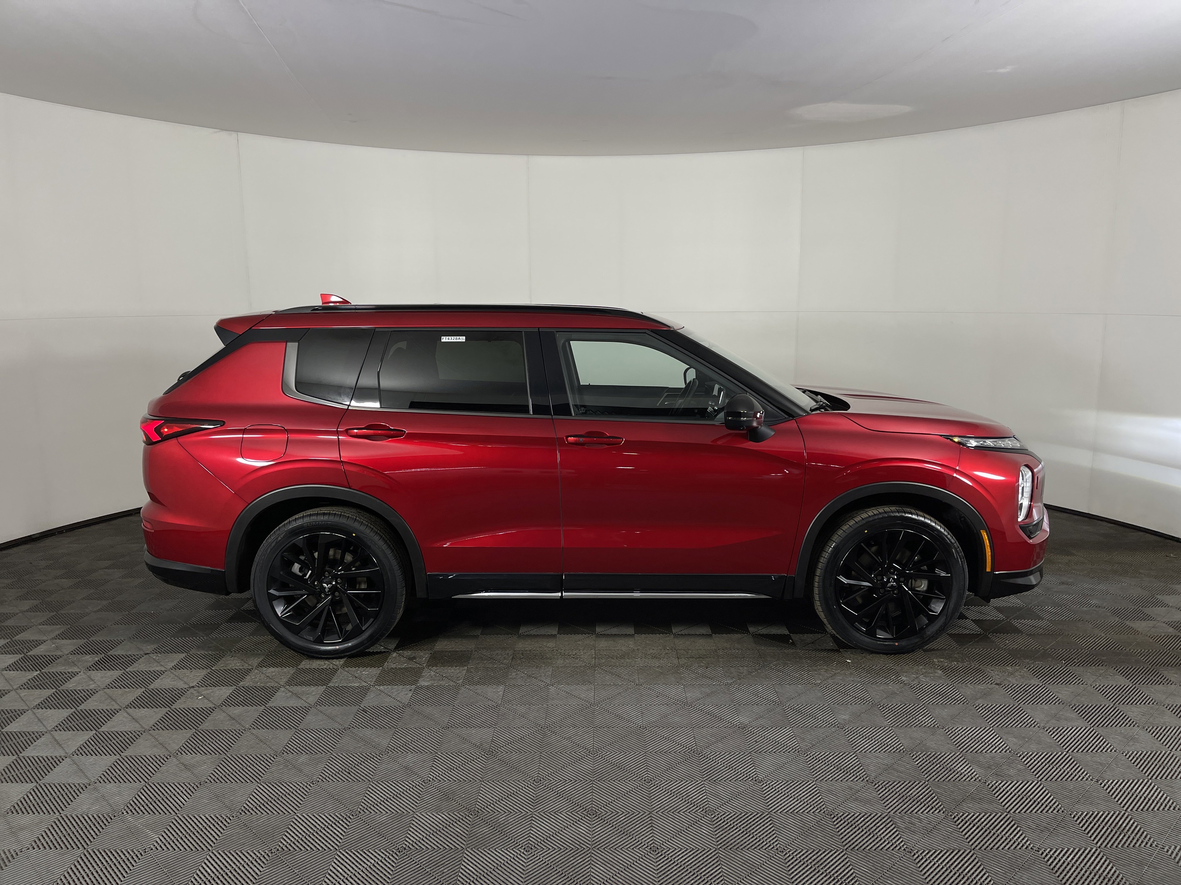 Used 2024 Mitsubishi Outlander SEL image 5