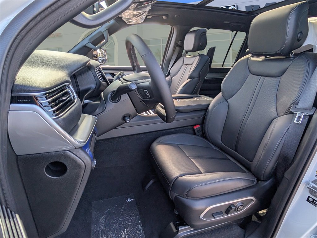 New 2025 Jeep Wagoneer L Series II w/ Convenience Group I image 4