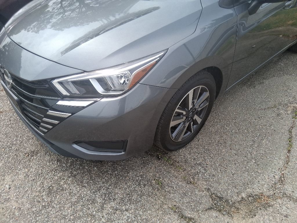 Used 2023 Nissan Versa SV FWD image 5
