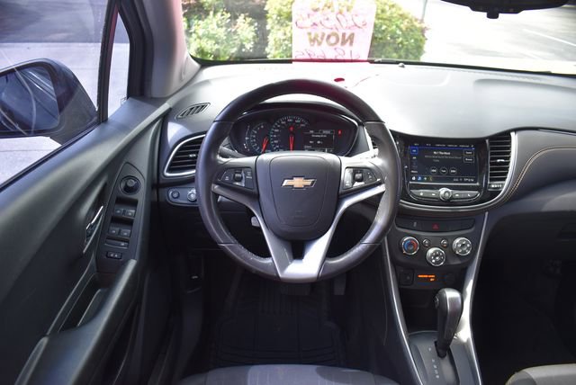 Used 2022 Chevrolet Trax LT w/ LT Convenience Package AWD/4WD image 25