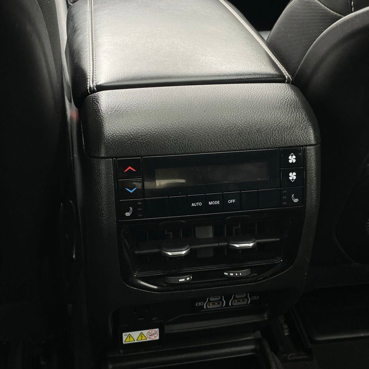 Used 2023 Jeep Grand Cherokee L Limited AWD/4WD image 24