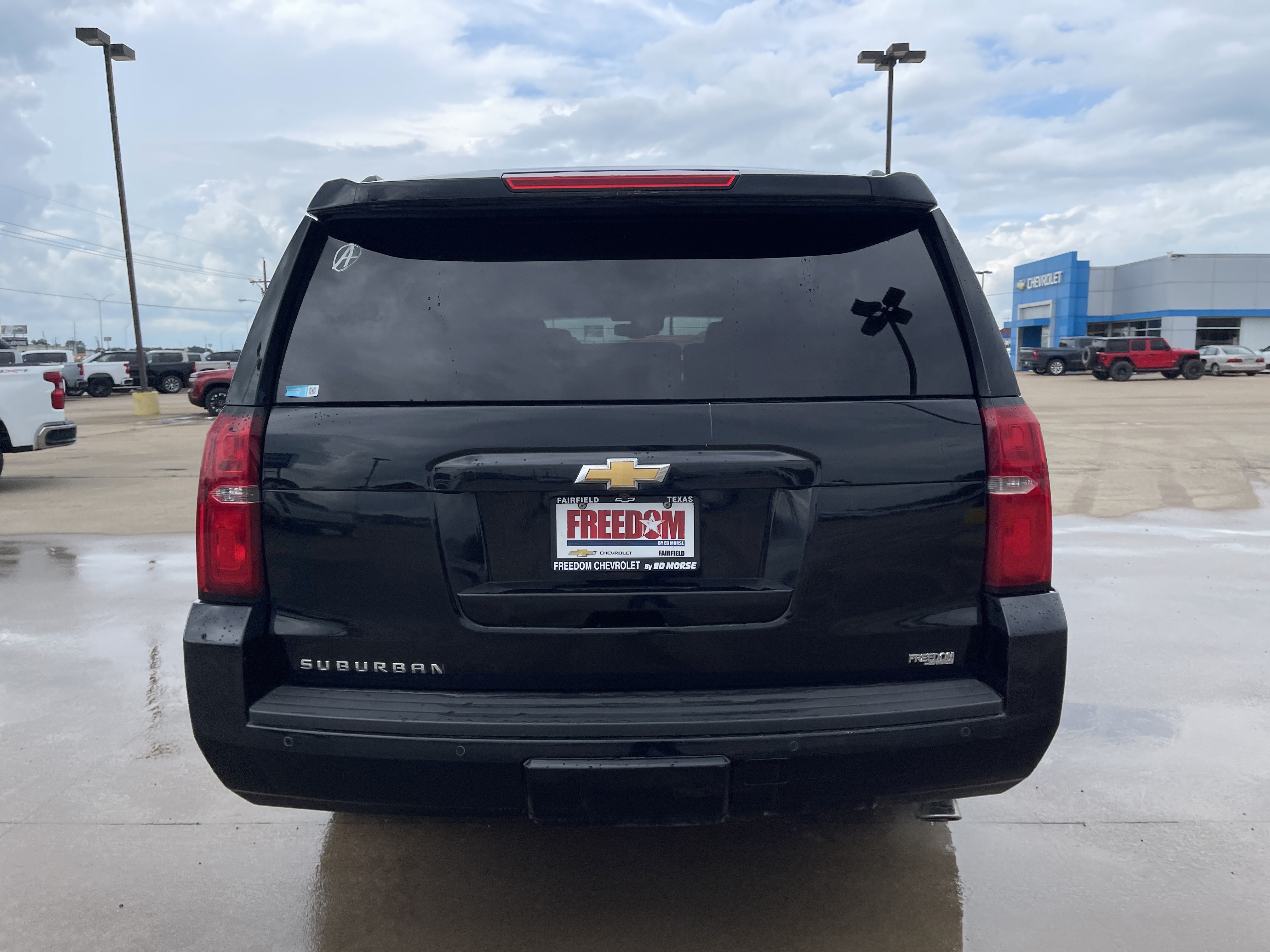 Used 2019 Chevrolet Suburban LT w/ LT Signature Package RWD image 5