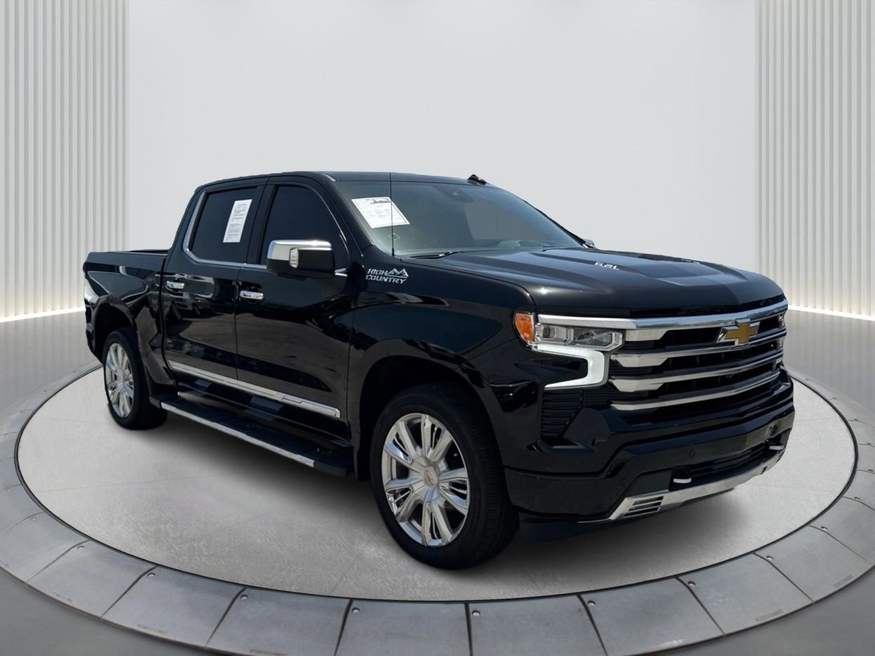 Used 2023 Chevrolet Silverado 1500 High Country w/ Technology Package image 3