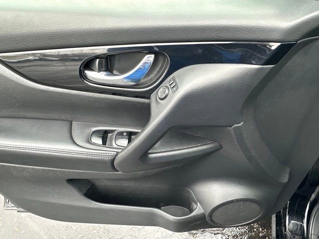 Used 2018 Nissan Rogue Sport SV AWD/4WD image 18