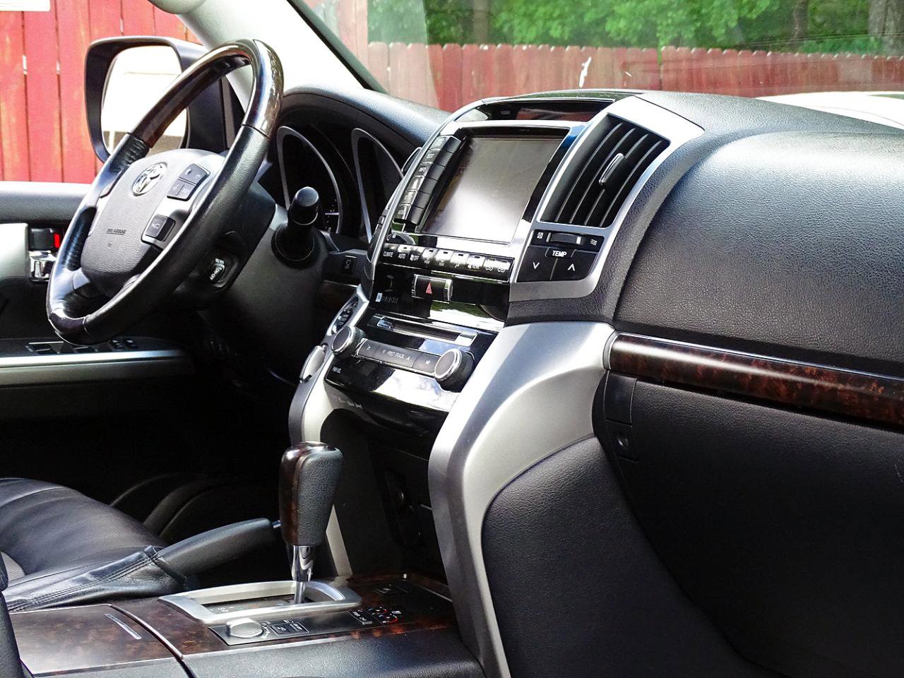 Used 2015 Toyota Land Cruiser AWD/4WD image 42