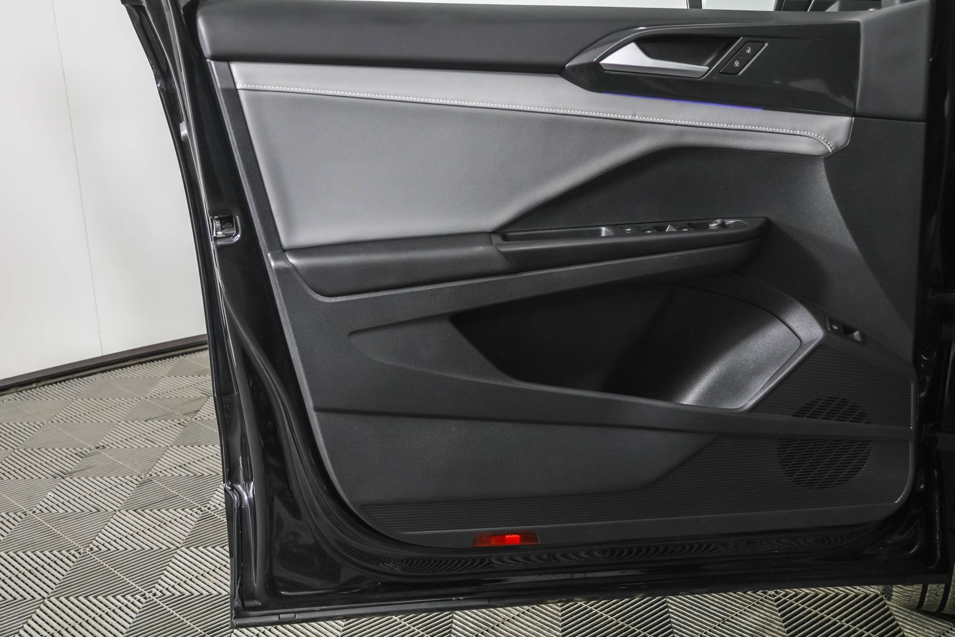 Used 2022 Volkswagen Taos SEL w/ Panoramic Sunroof Package image 36