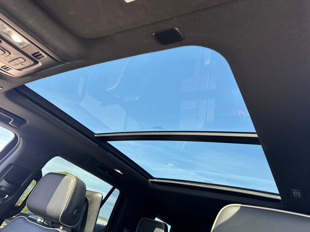 Used 2023 GMC Yukon SLT w/ SLT Premium Package image 22