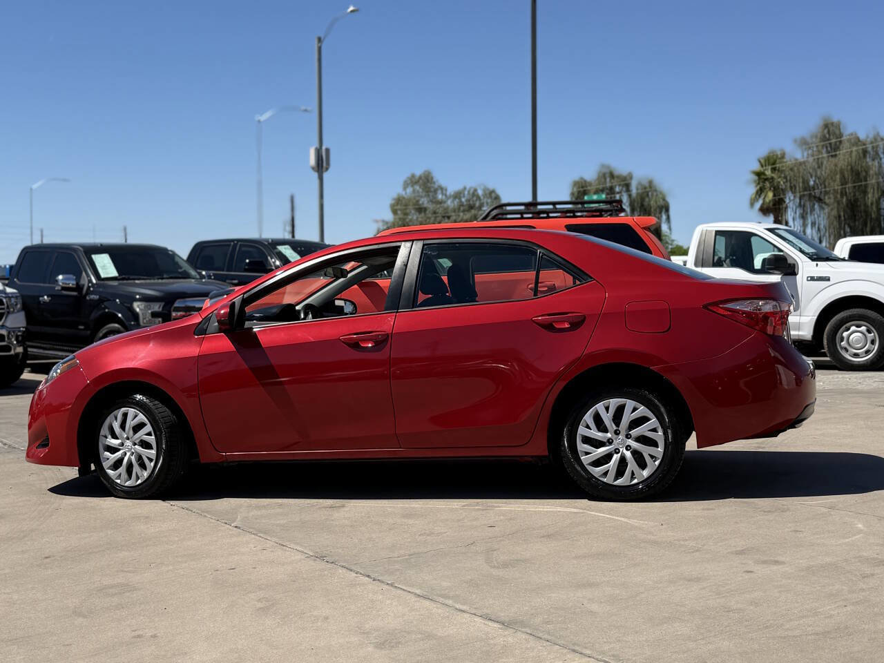 Used 2017 Toyota Corolla LE image 4