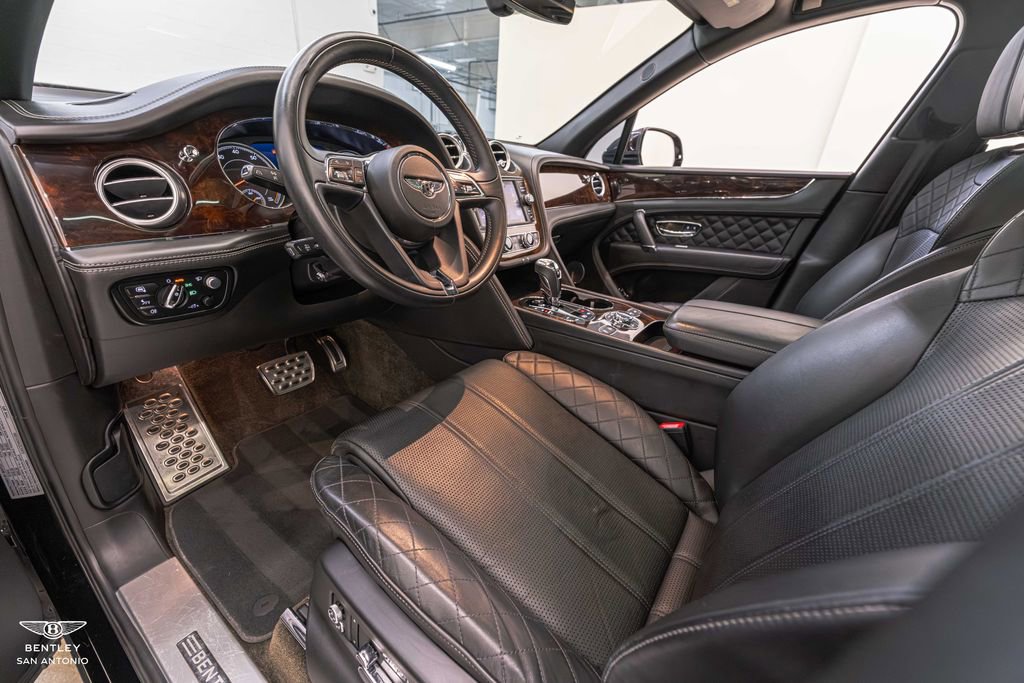 Used 2017 Bentley Bentayga AWD/4WD image 44