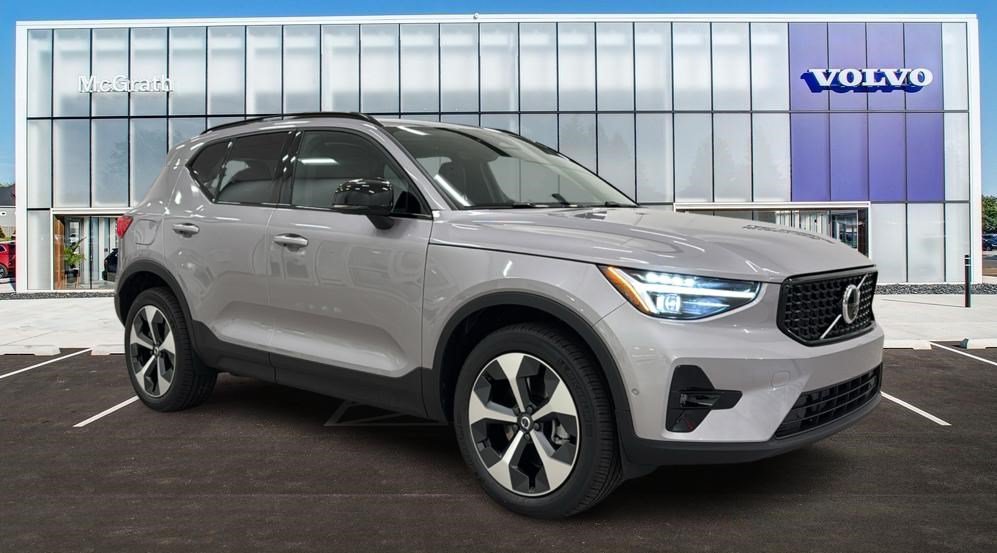 New 2026 Volvo XC40 B5 Plus w/ Protection Package Premier
