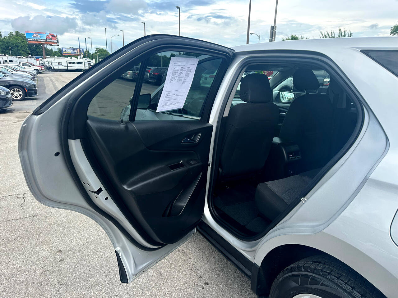 Used 2022 Chevrolet Equinox LT w/ Driver Convenience Package image 13