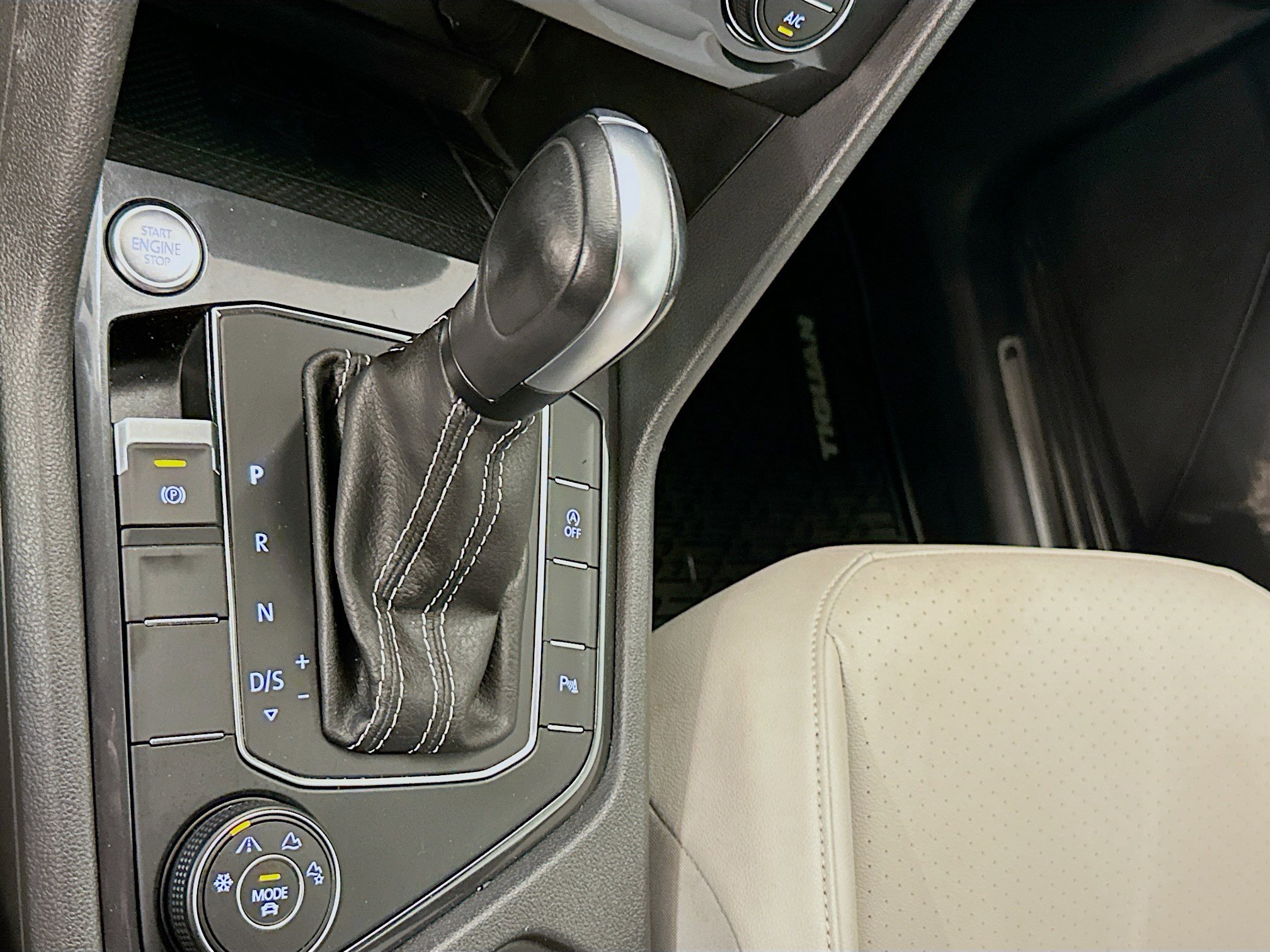 Used 2021 Volkswagen Tiguan SE R-Line image 25