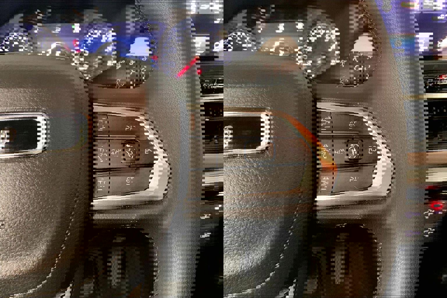 Used 2025 Jeep Compass Limited image 19