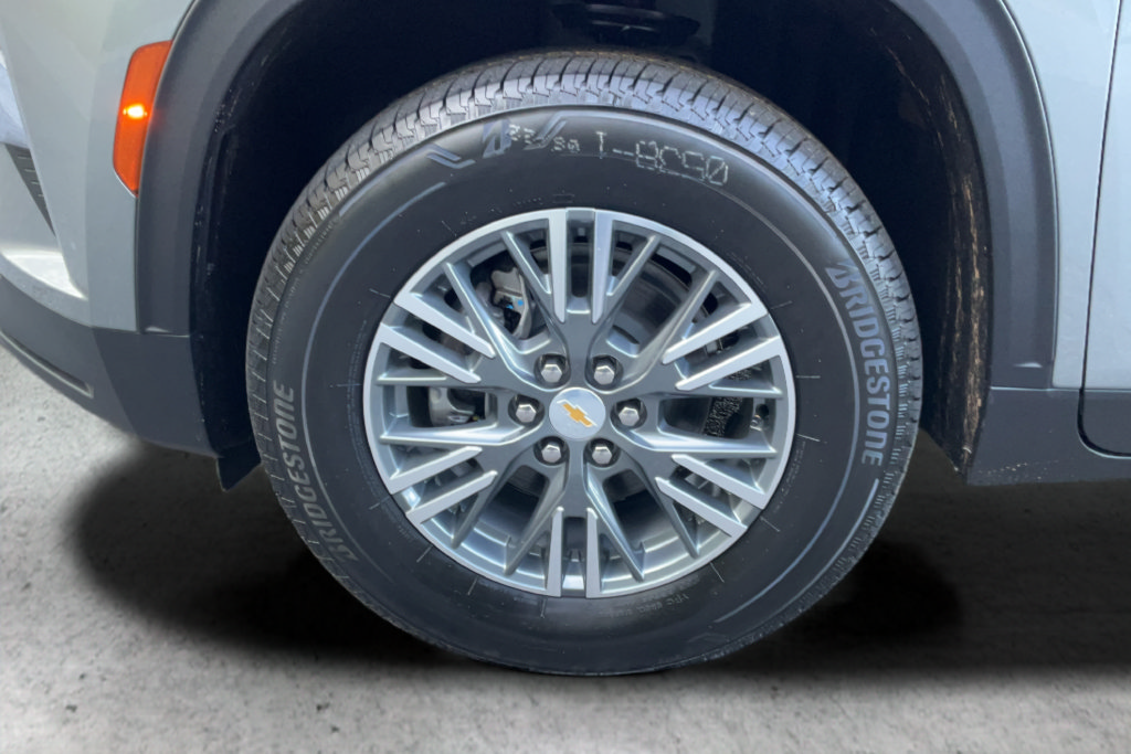 New 2027 Chevrolet Traverse LT w/ LPO, Floor Liner Package FWD image 22