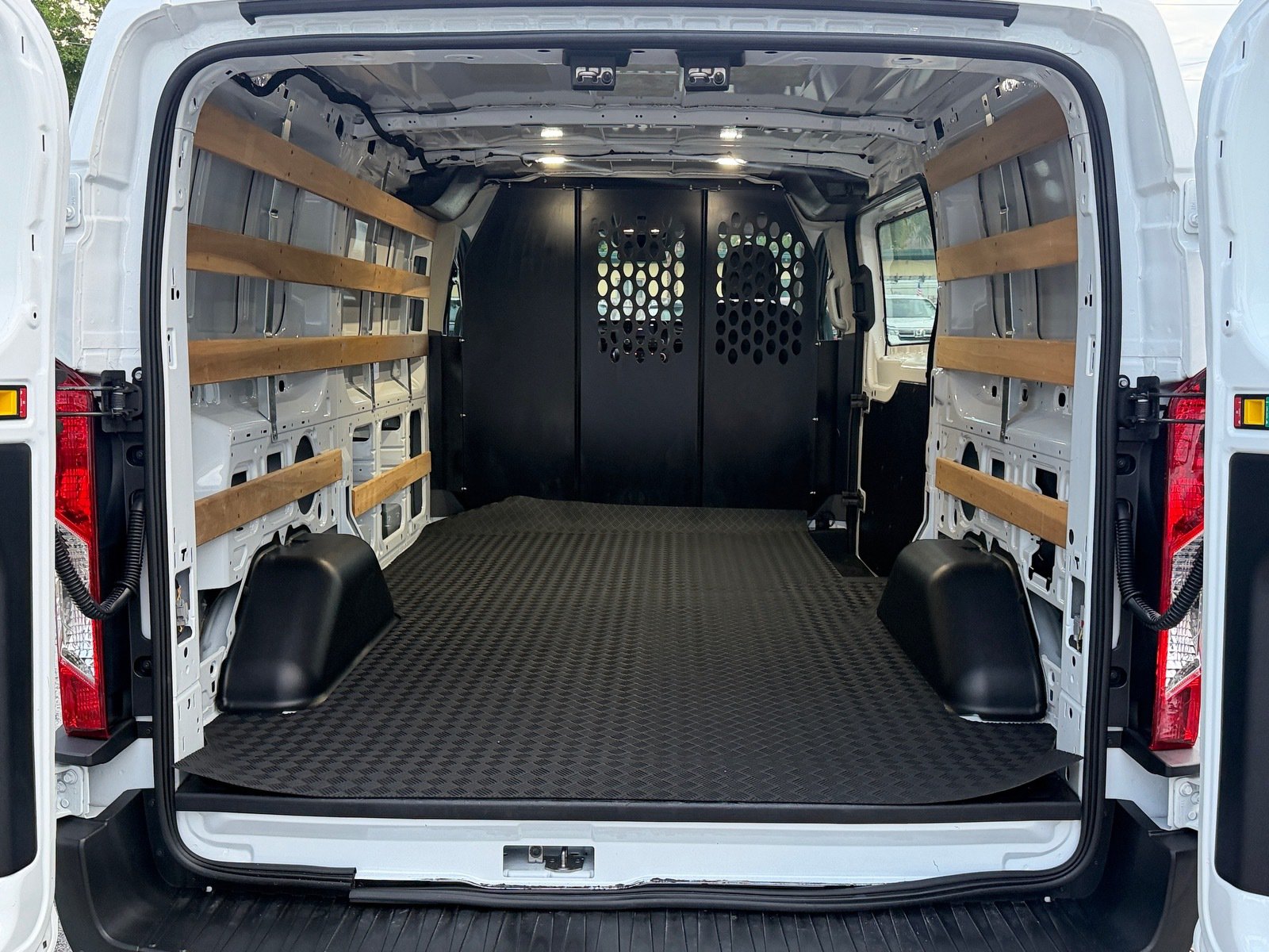 Used 2025 Ford Transit 250 Low Roof w/ Exterior Upgrade Package RWD image 15