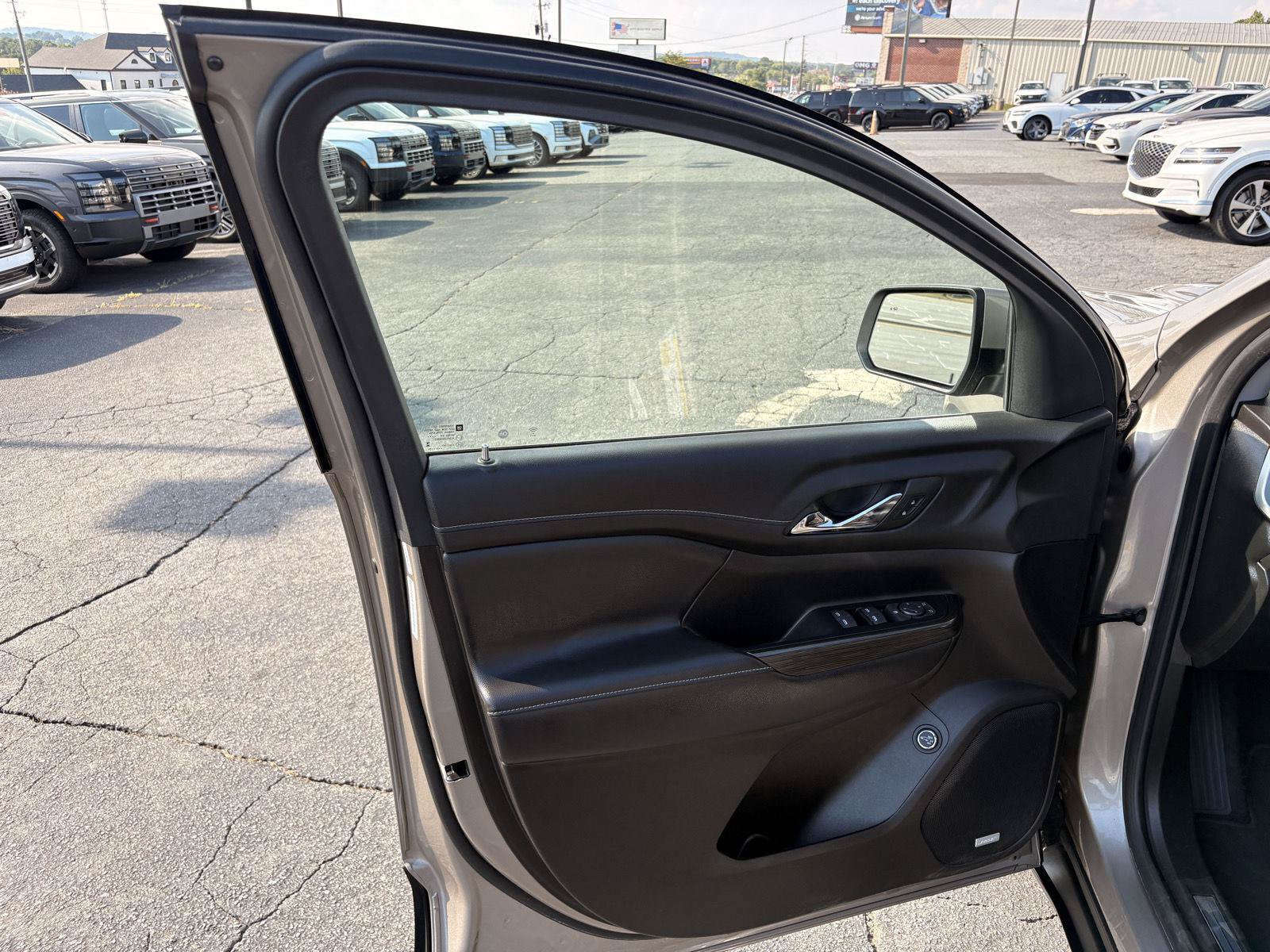 Used 2023 GMC Acadia SLT AWD/4WD image 25