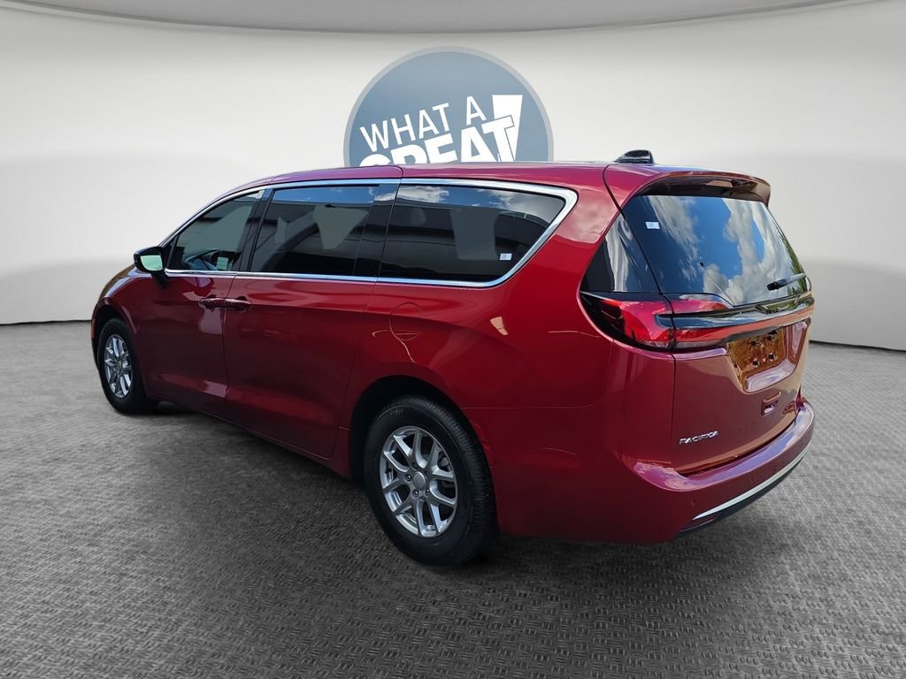 New 2027 Chrysler Pacifica Select FWD image 6