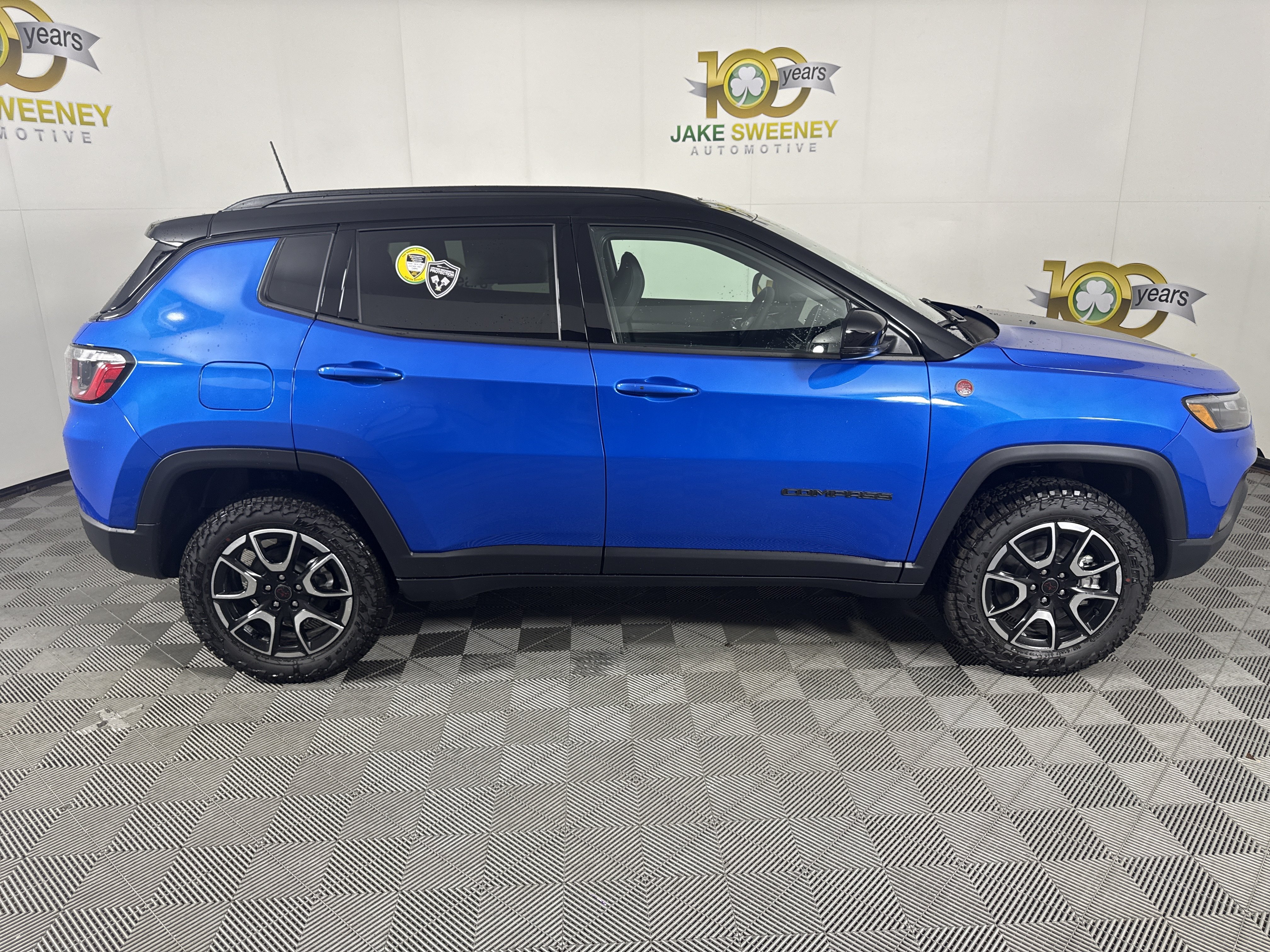 New 2026 Jeep Compass Trailhawk w/ Sun, Sound & Navigation Group AWD/4WD image 11