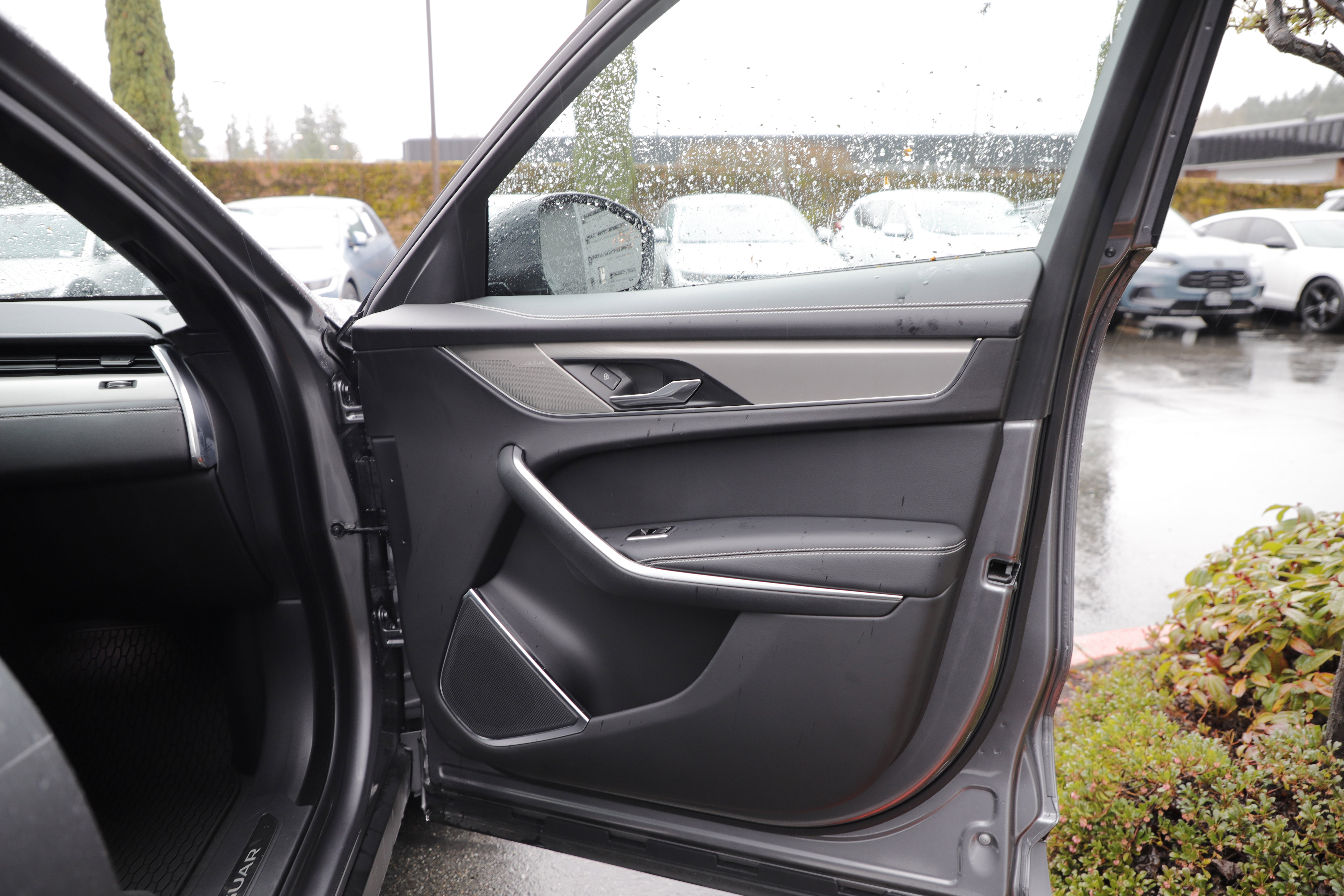 Certified 2025 Jaguar F-PACE R-Dynamic S image 9