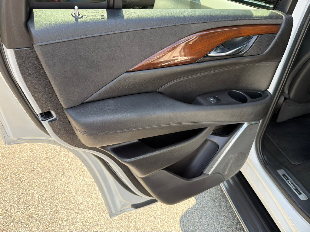 Used 2019 Cadillac Escalade Luxury RWD image 21