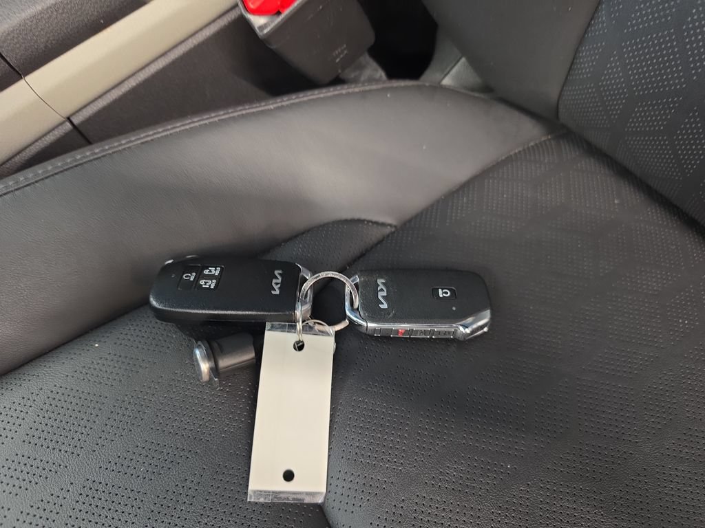 Certified 2022 Kia Carnival LX FWD image 37