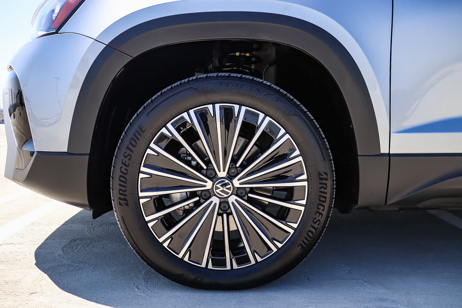 New 2025 Volkswagen Taos SE FWD image 11