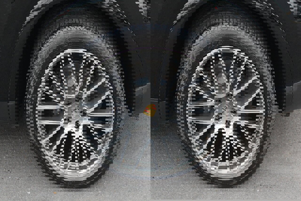 Used 2022 Porsche Cayenne Platinum Edition AWD/4WD image 31