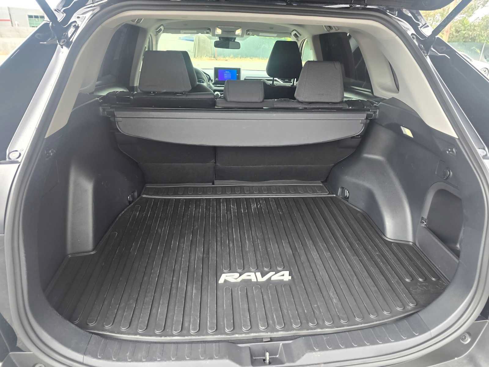 Used 2024 Toyota RAV4 XLE AWD/4WD image 14