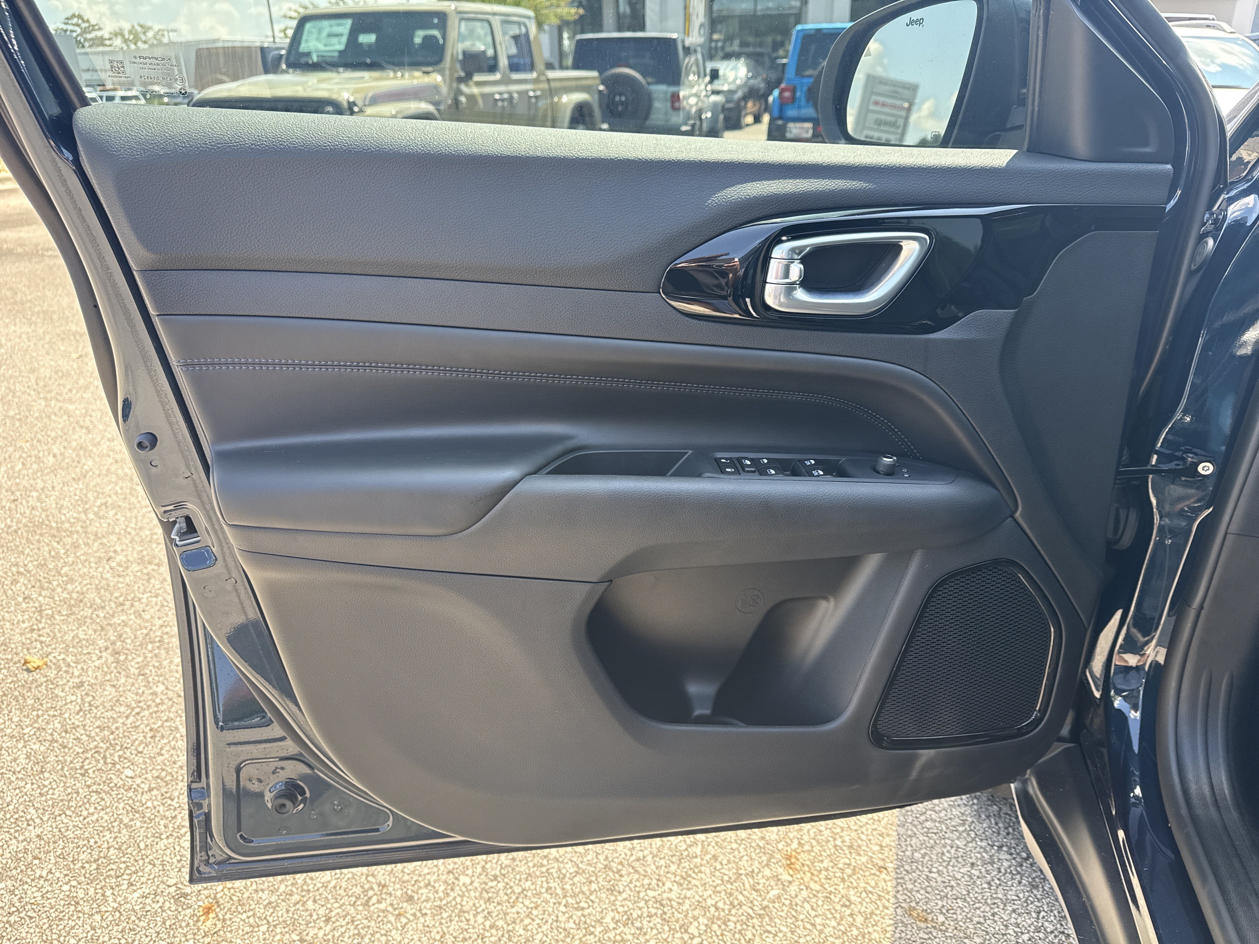 New 2026 Jeep Compass Latitude AWD/4WD image 10
