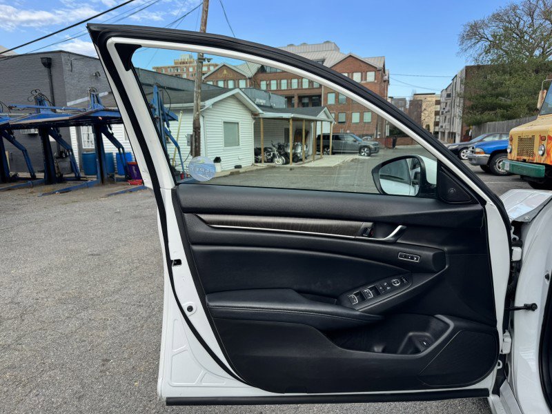 Used 2018 Honda Accord EX-L image 11