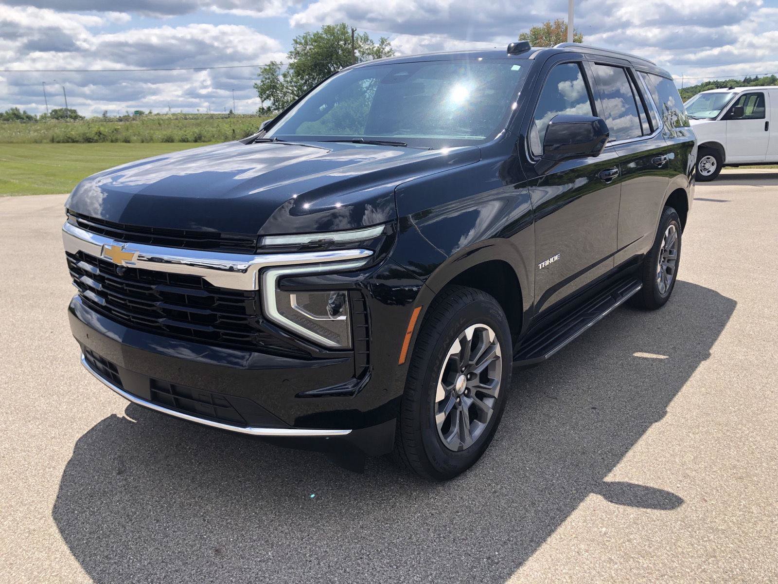 Used 2025 Chevrolet Tahoe LS AWD/4WD image 14