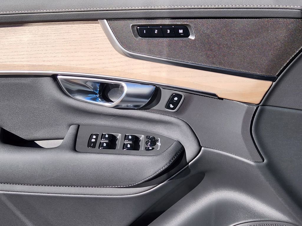 New 2026 Volvo XC90 B5 Core AWD/4WD image 12
